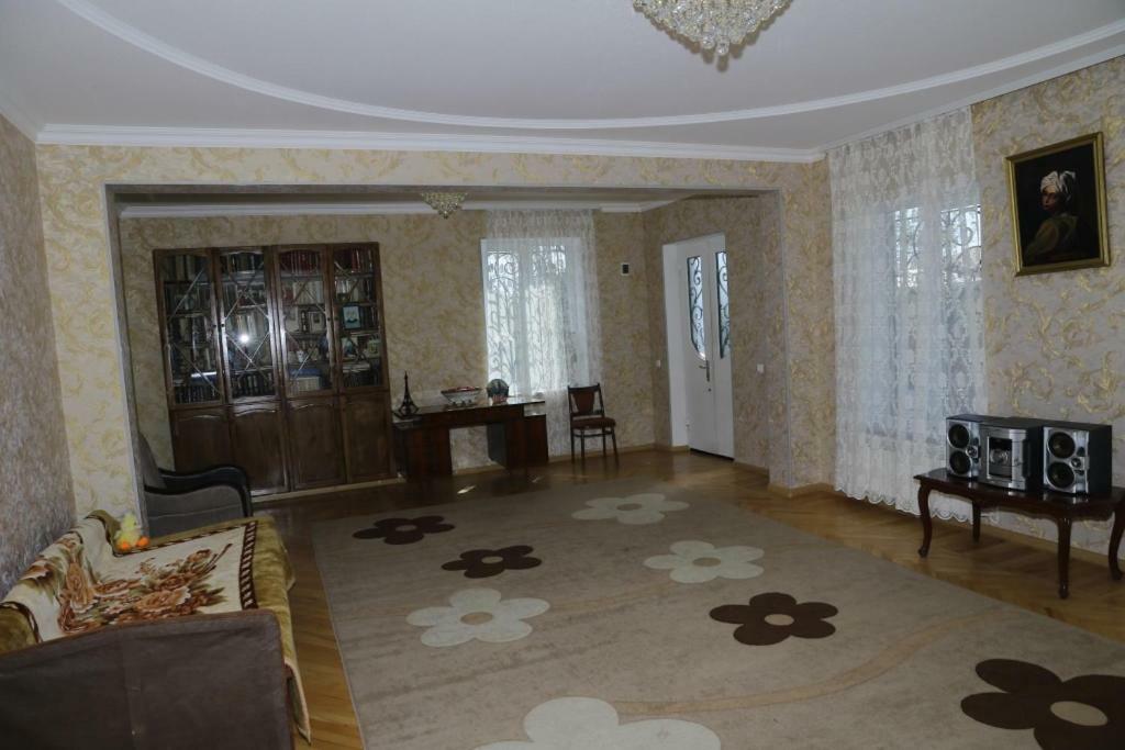 Nana'S Apartment Kutaisi Exterior photo